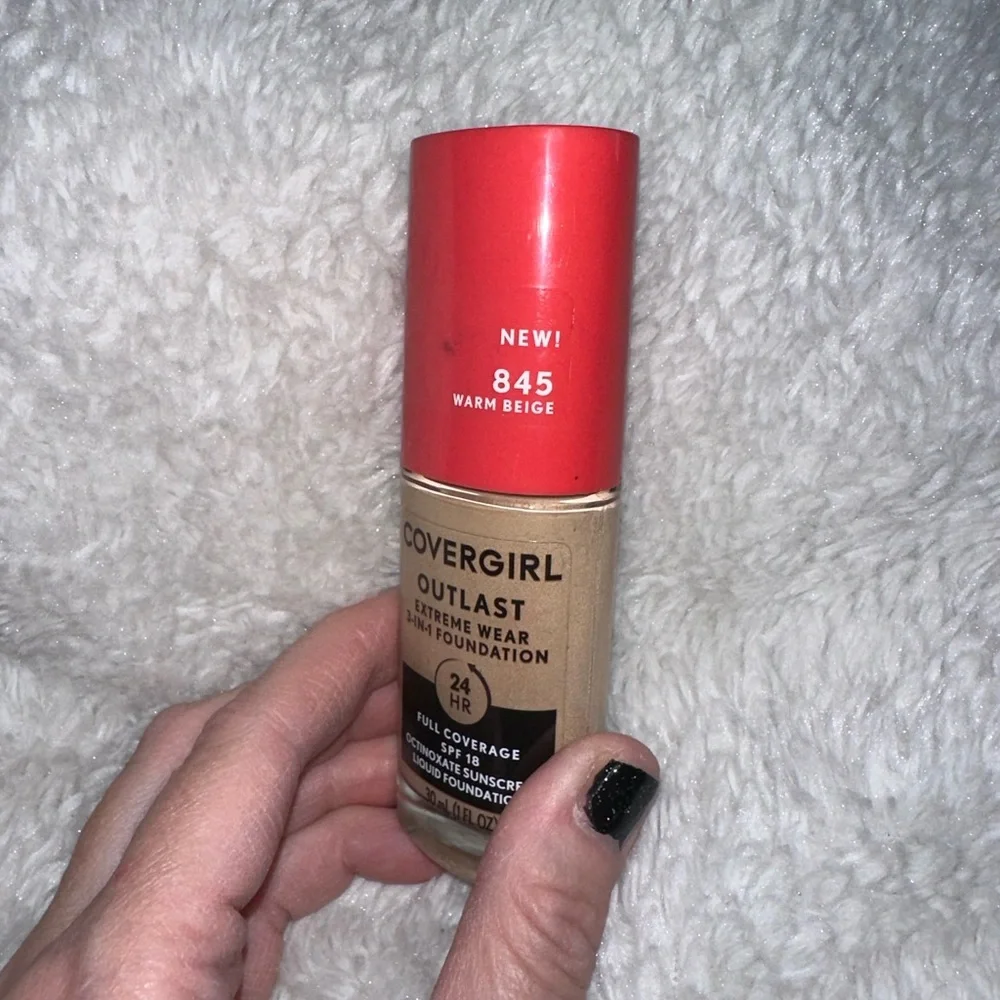 Covergirl Outlast Extreme Wear 3-in-1 Full Coverage Foundation, SPF 18 Sunscreen